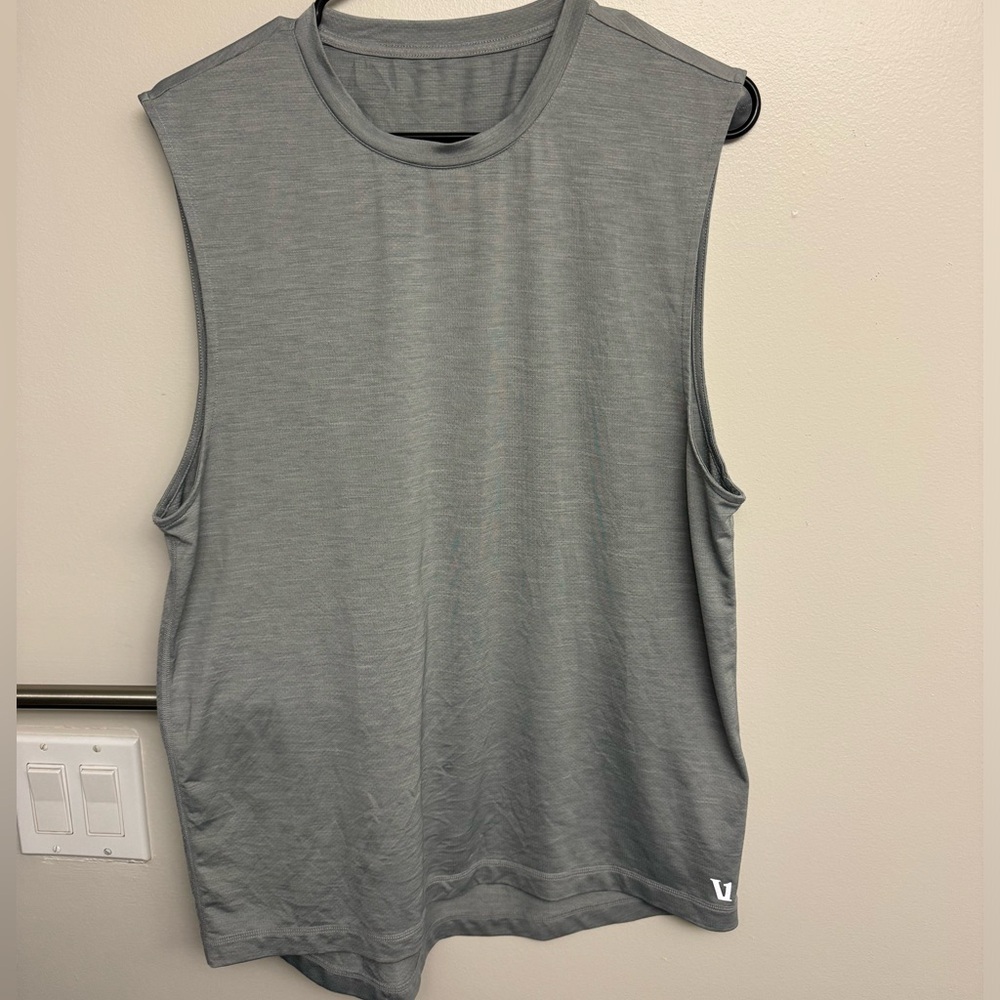 Vuori - Zephyr Muscle Tee - Medium - Gray